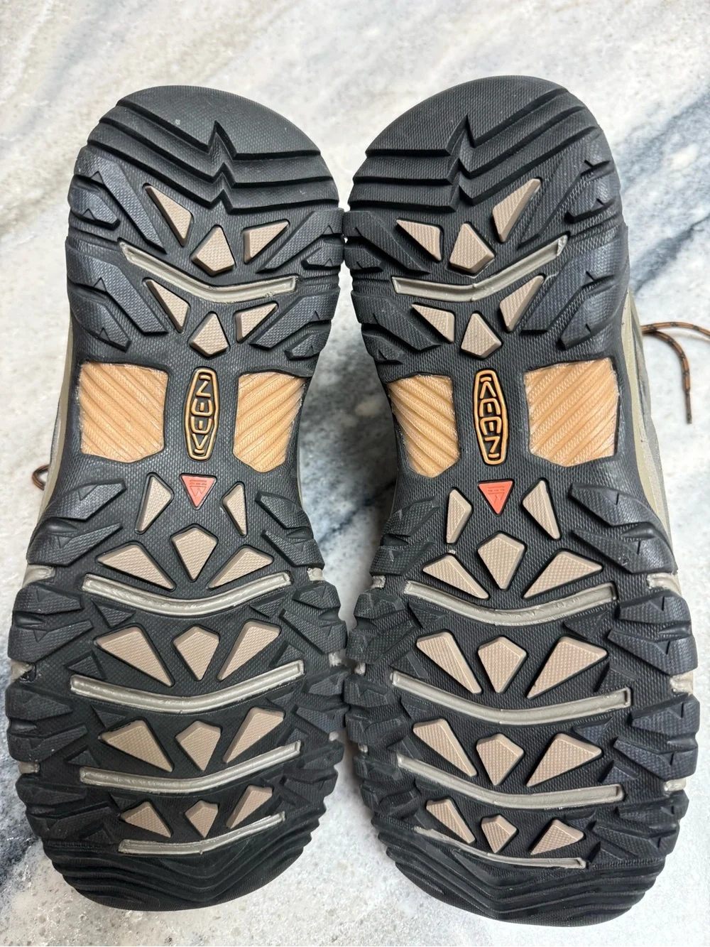 KEEN Targhee 4 Mid height Hiking Boot